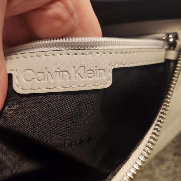 Calvin Klein NWOT Max Top Zip Hobo Shoulder Bag